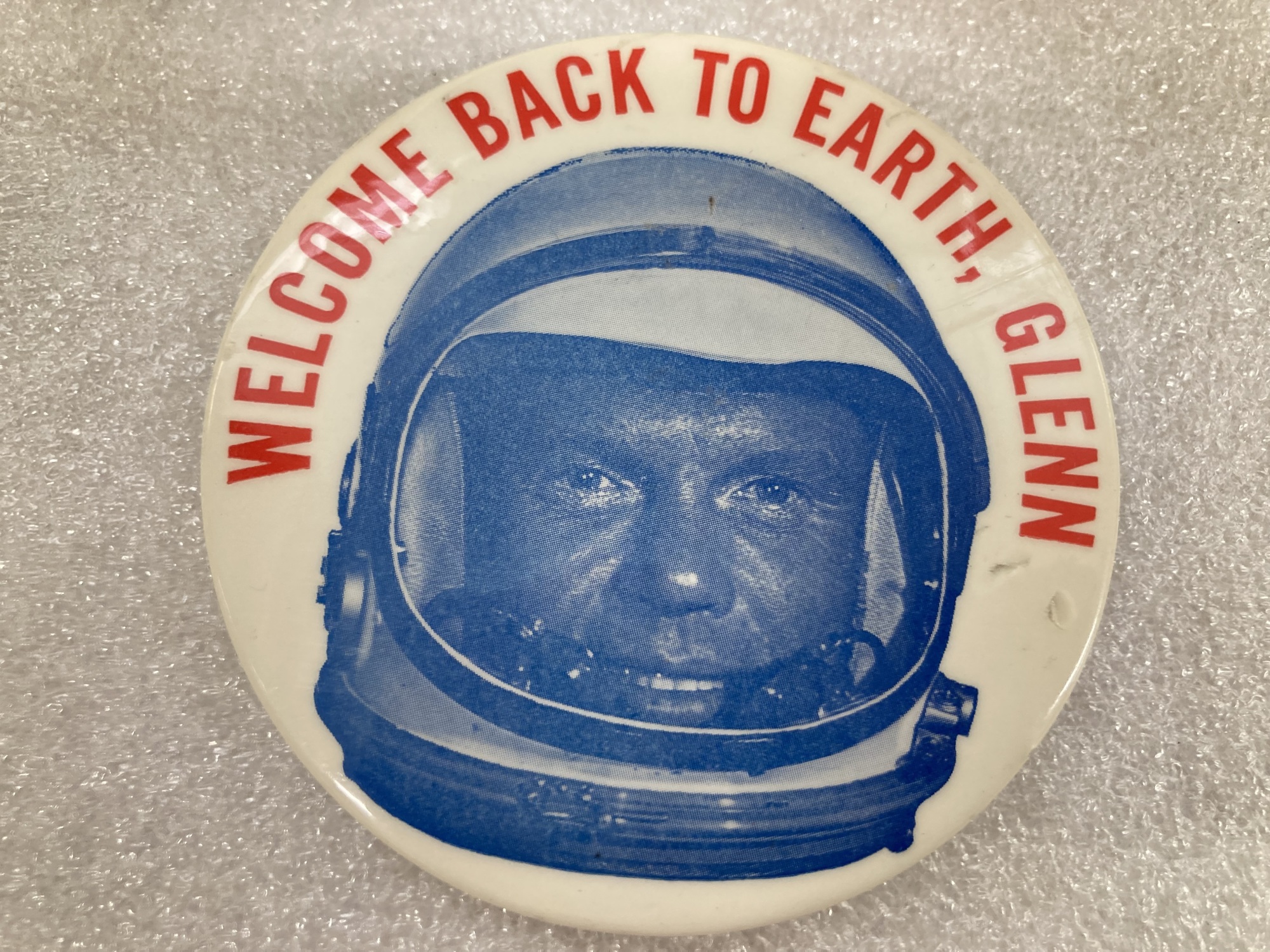 ump.di?e=474A9A127E4B379309FABCAF4595008C10C8A20FE058DF3E0D695F22586901ED&s=9779661&se=564823780&v=3&f=IMG_3942_o2.jpg; A-463d; John Glenn Button; Button