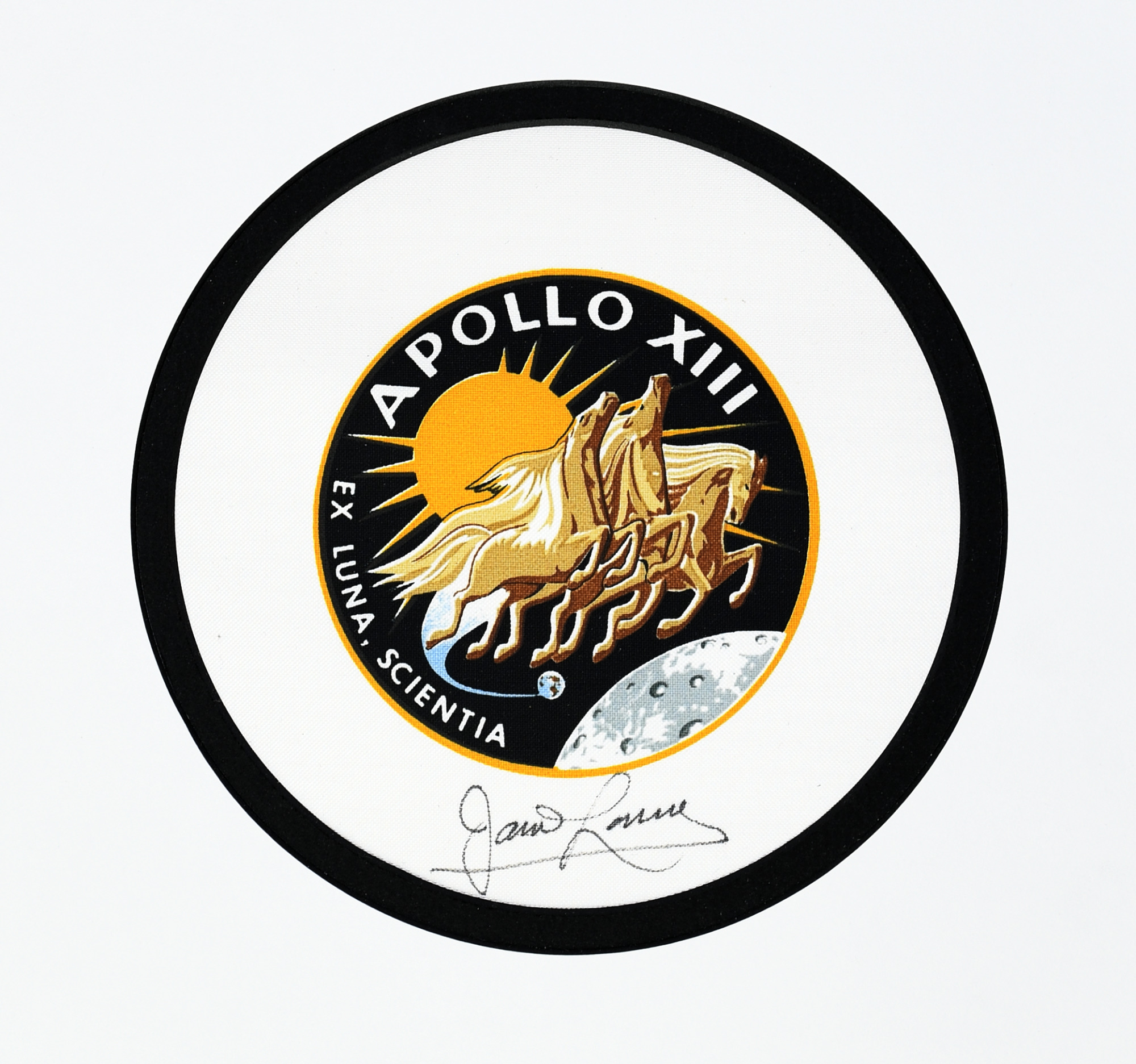 ump.di?e=A6532A5DF5E5088CE734F69AC8236AF51AB5FB5C2FC3D1BB81970FFF8DF5820E&s=14149127&se=683774637&v=1&f=%5Cd1811%5Cu10018115%5CCOL_OBJ_2014_033-0001_o2.jpg; 2014.033.1; Apollo 13 patch; Patch